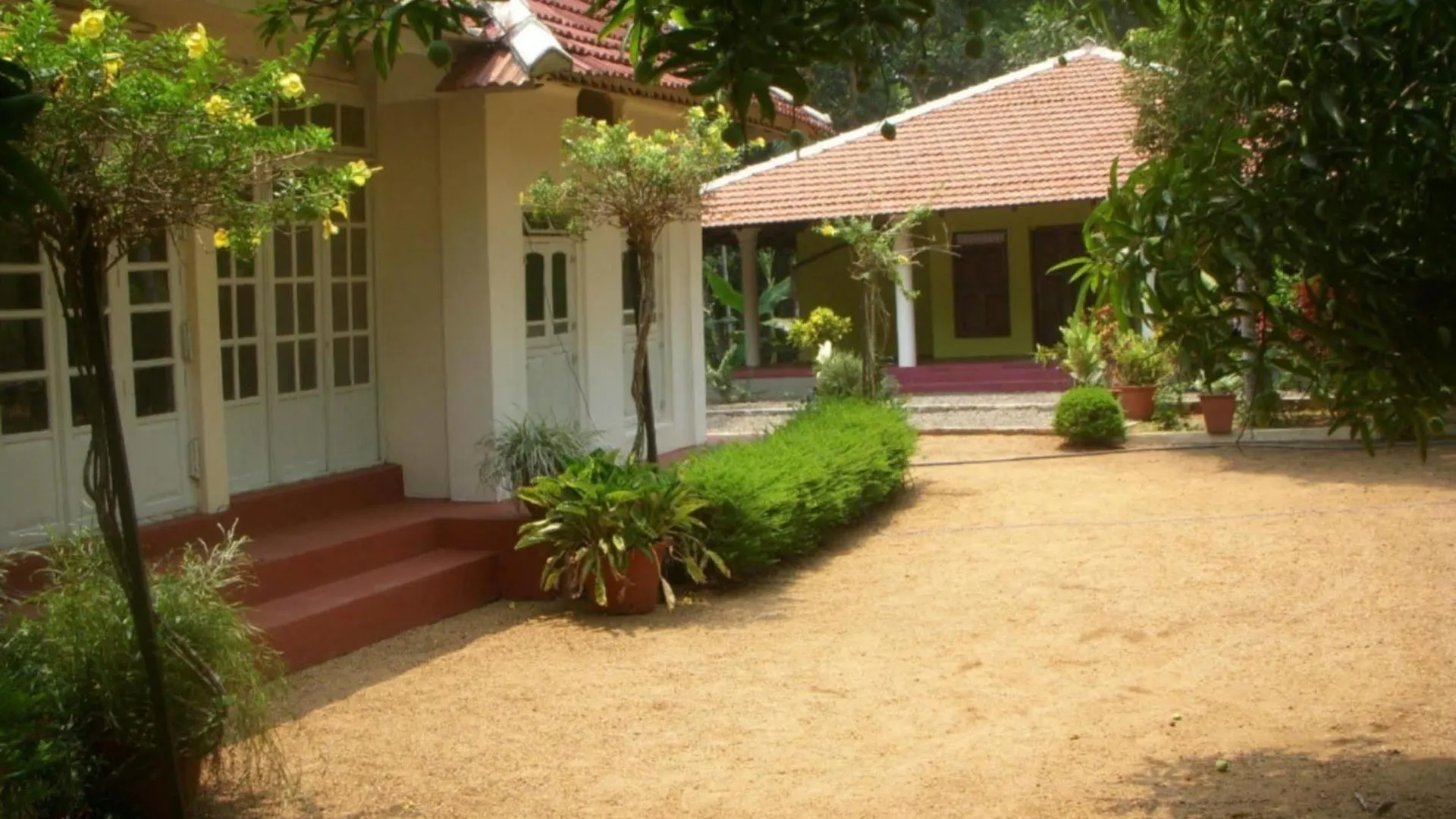 Backwater Heritage Homestay Kottayam